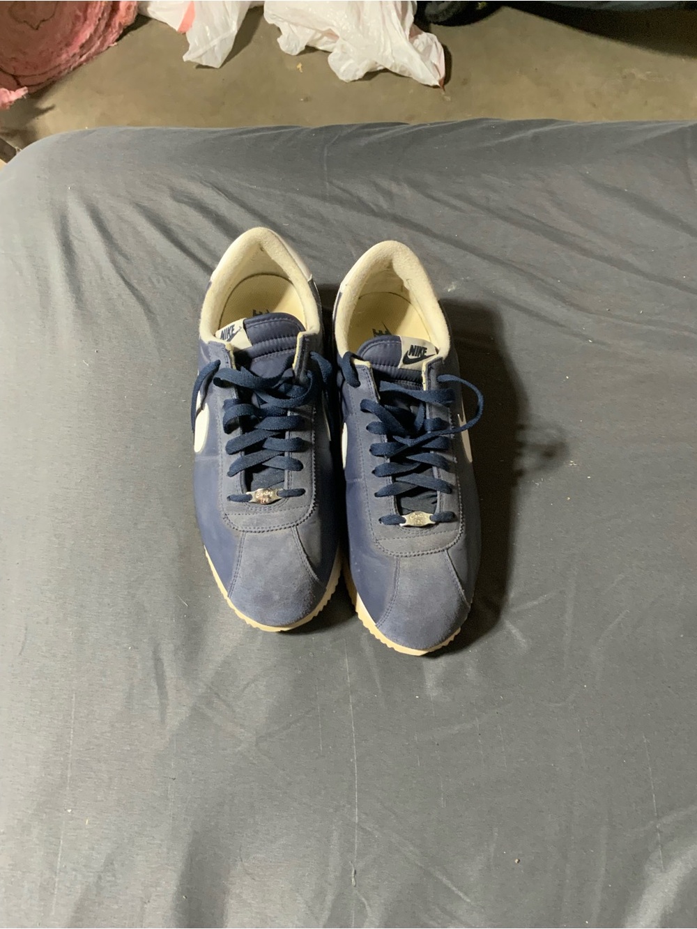 Nike Men’s Navy and White Low-Top Casual Sneakers